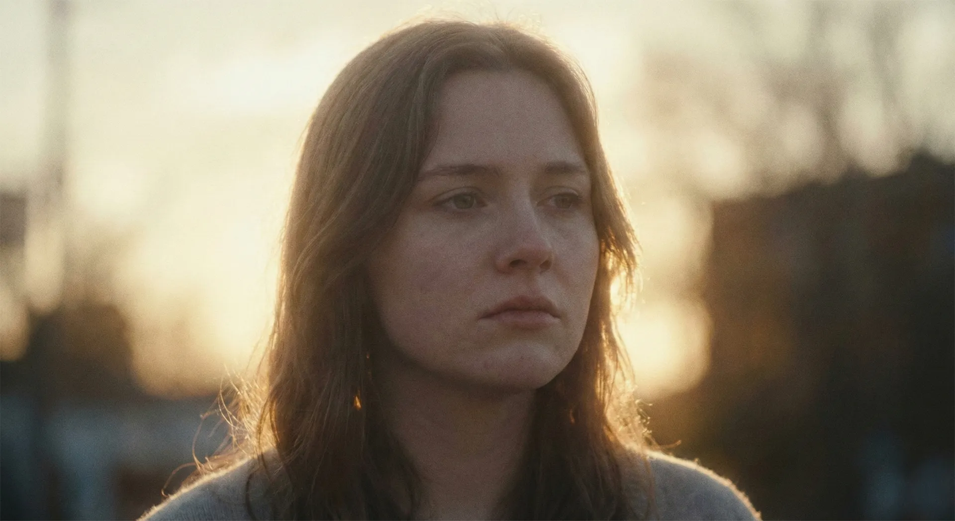 Cinematic-Golden-Hour-Portrait-Woman_ninebig