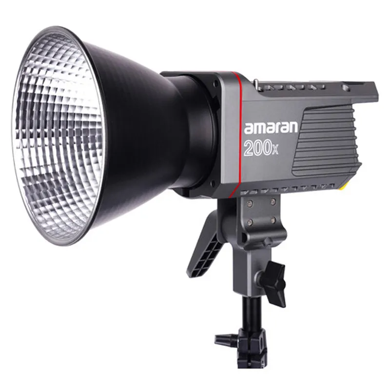 Amaran-200x-With-Hyper-Reflector_Angled-Studio-Light_ninebig