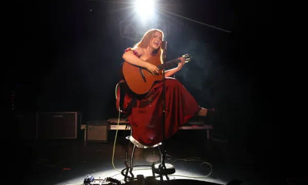 Low-Light-Portrait-Commercial-Photography_ninebig Low-Light-Portrait-Commercial-Photography_ninebig