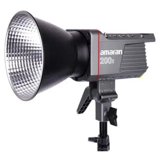 Amaran-200x-With-Hyper-Reflector_Angled-Studio-Light_ninebig