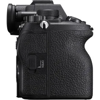 Sony-Alpha-7-V_Side-Grip-View_ninebig